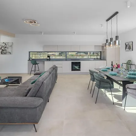 Holiday home Awesome In Stancijeta With Kitchen