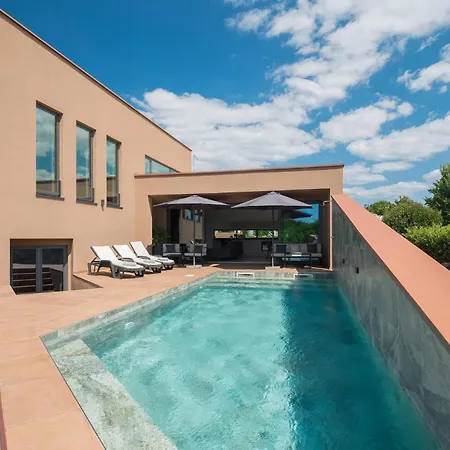 Holiday home Awesome In Stancijeta With Kitchen Filipac